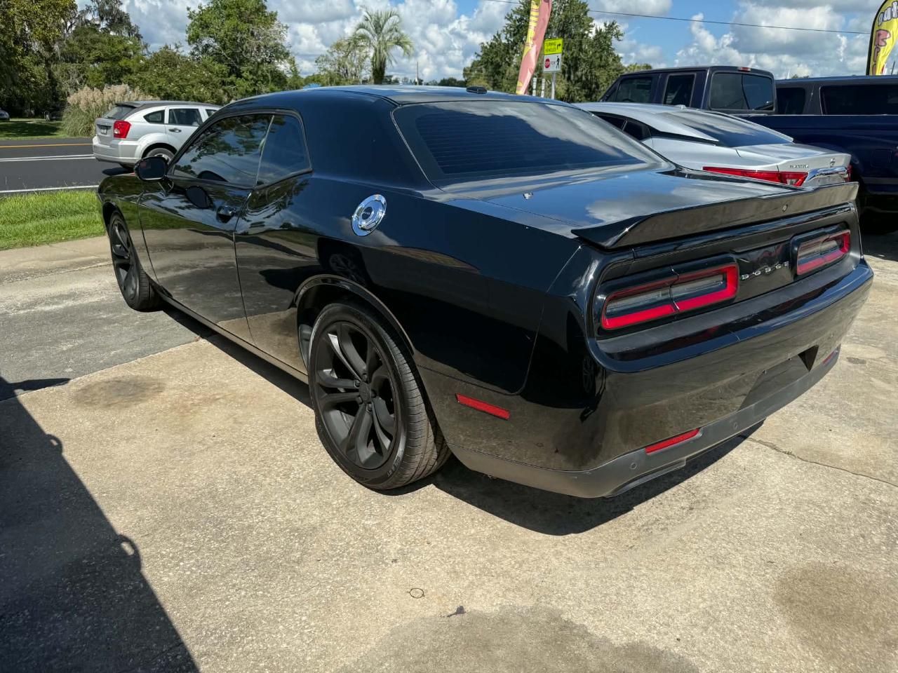 2022 Dodge Challenger R/T Plus photo 2