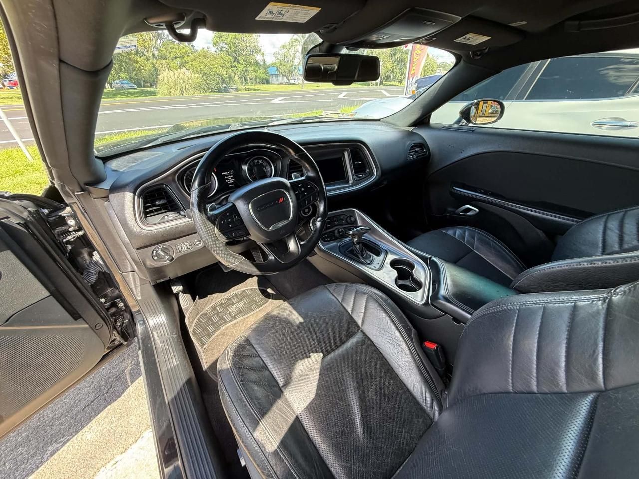 2022 Dodge Challenger R/T Plus photo 6