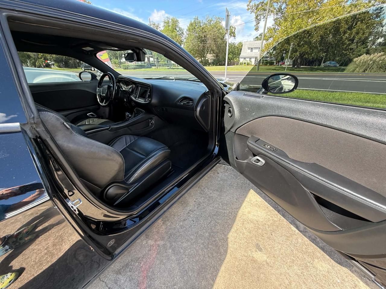 2022 Dodge Challenger R/T Plus photo 7
