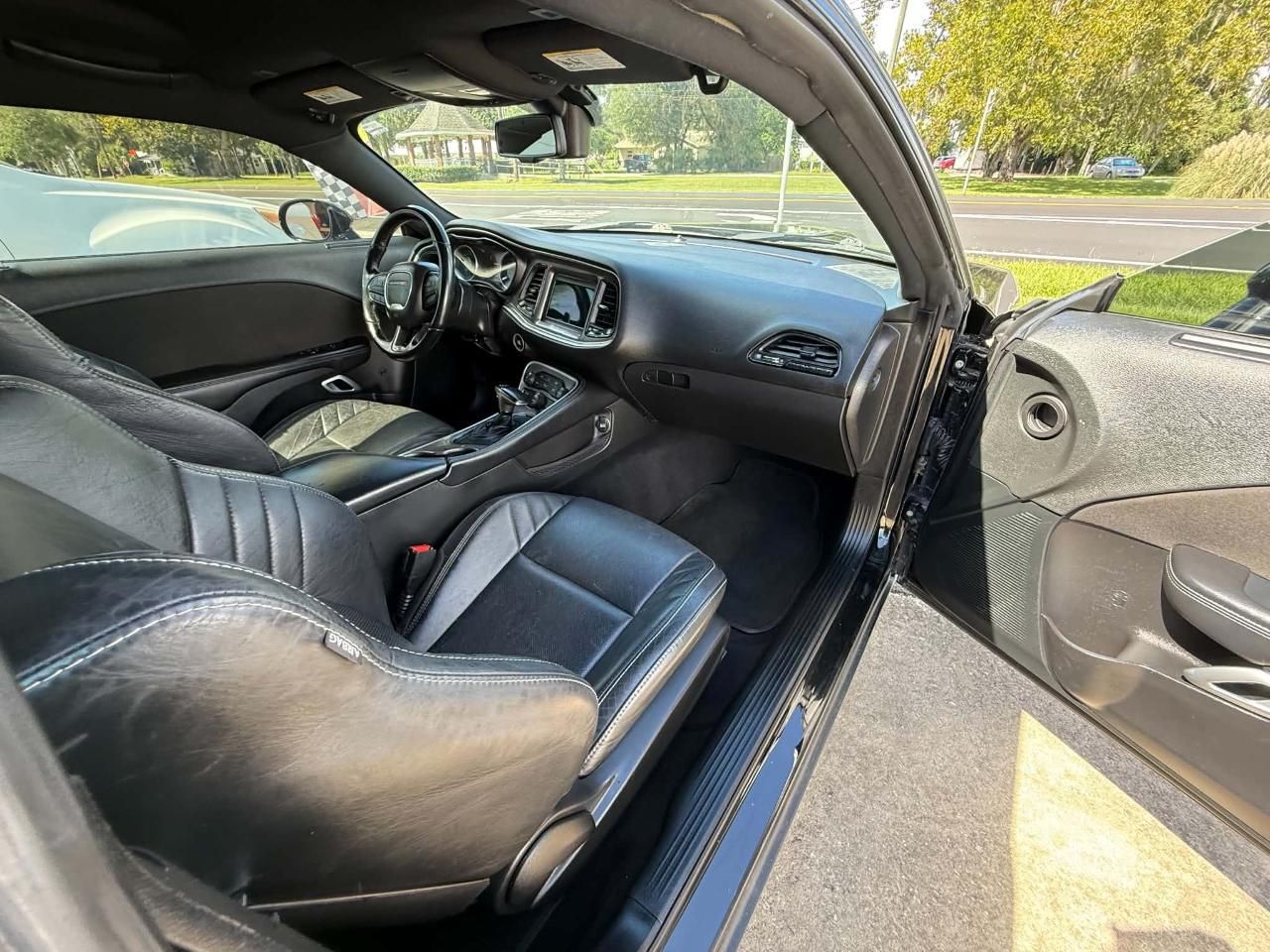2022 Dodge Challenger R/T Plus photo 9
