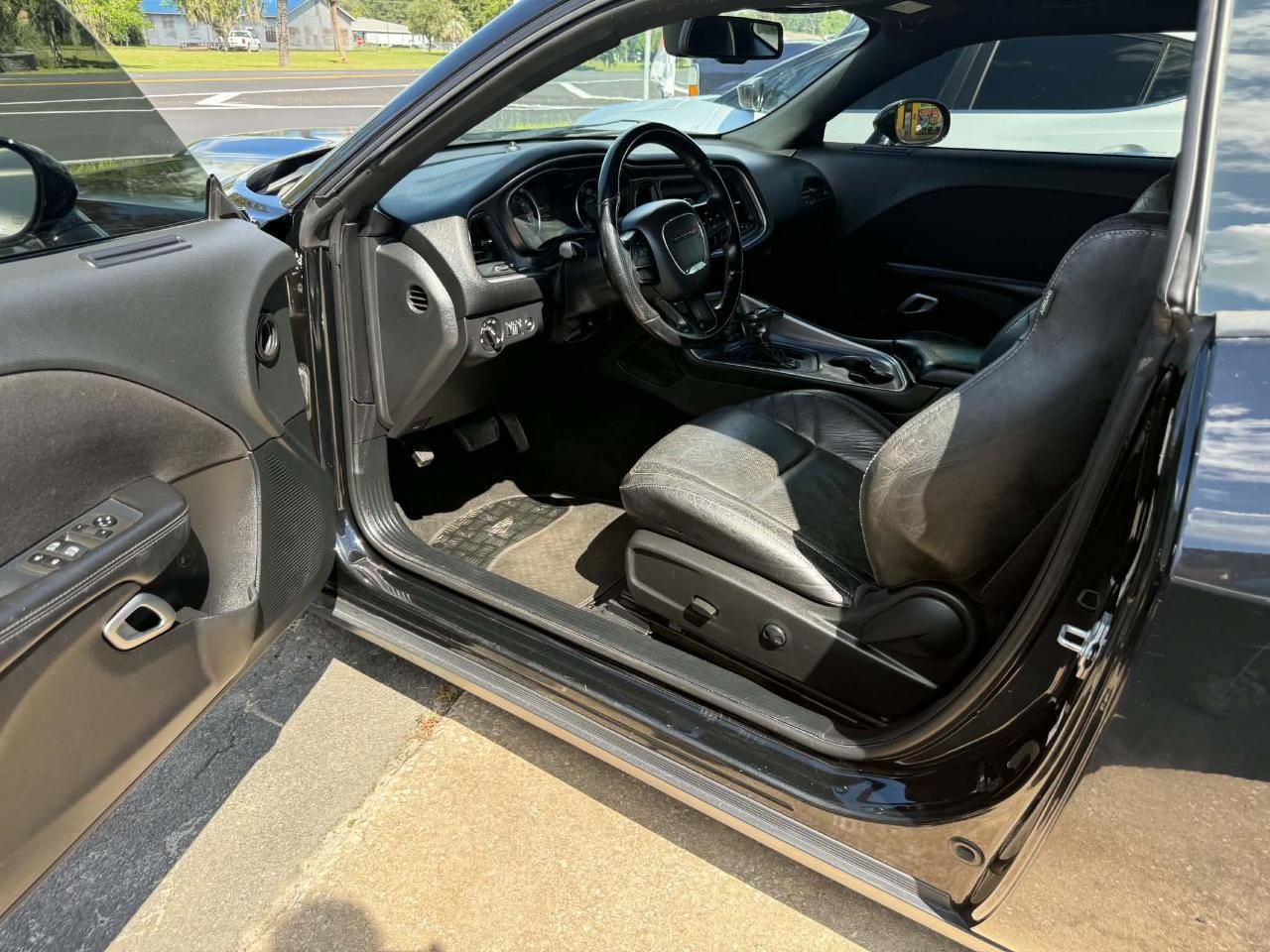 2022 Dodge Challenger R/T Plus photo 12