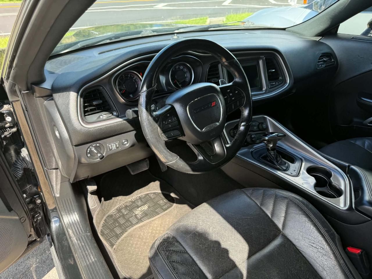 2022 Dodge Challenger R/T Plus photo 13