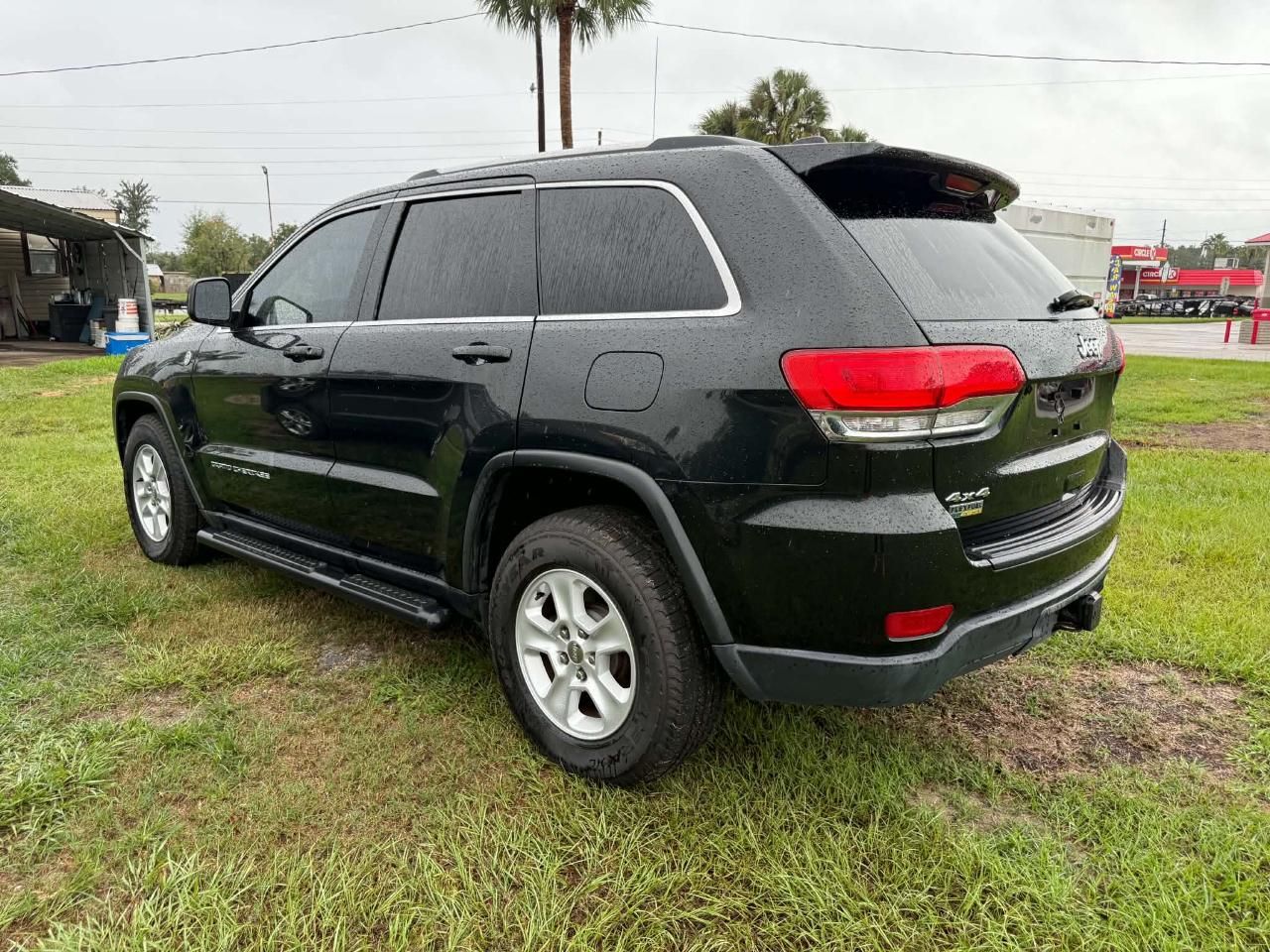 2015 Jeep Grand Cherokee Laredo 4WD photo 2
