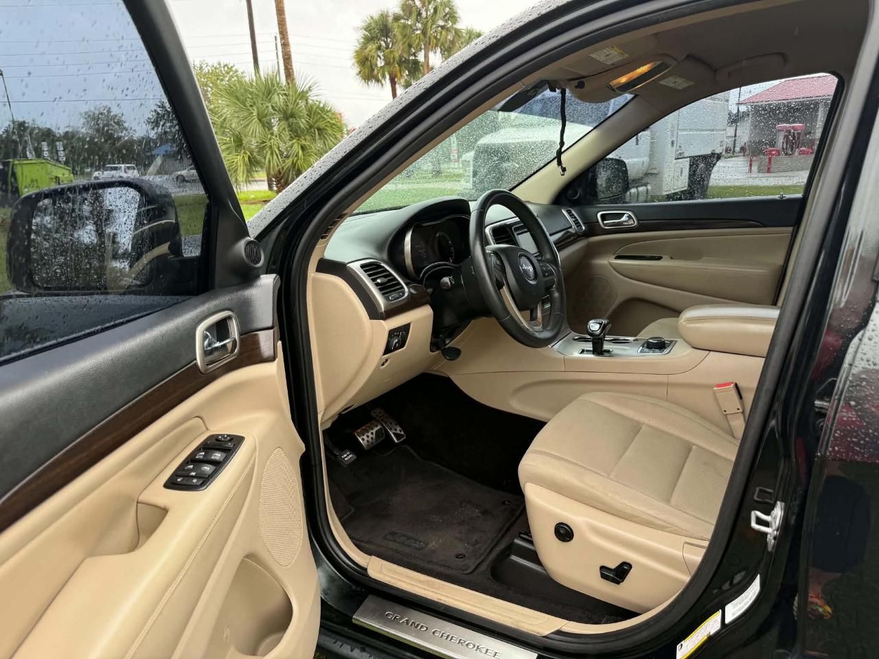 2015 Jeep Grand Cherokee Laredo 4WD photo 6
