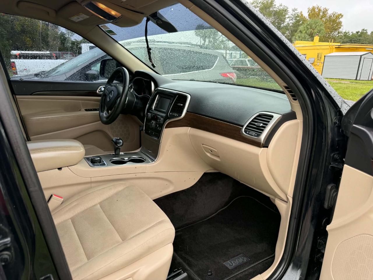 2015 Jeep Grand Cherokee Laredo 4WD photo 11