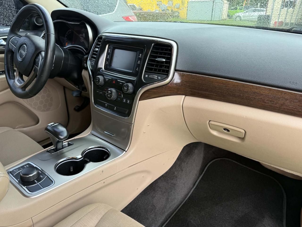2015 Jeep Grand Cherokee Laredo 4WD photo 15