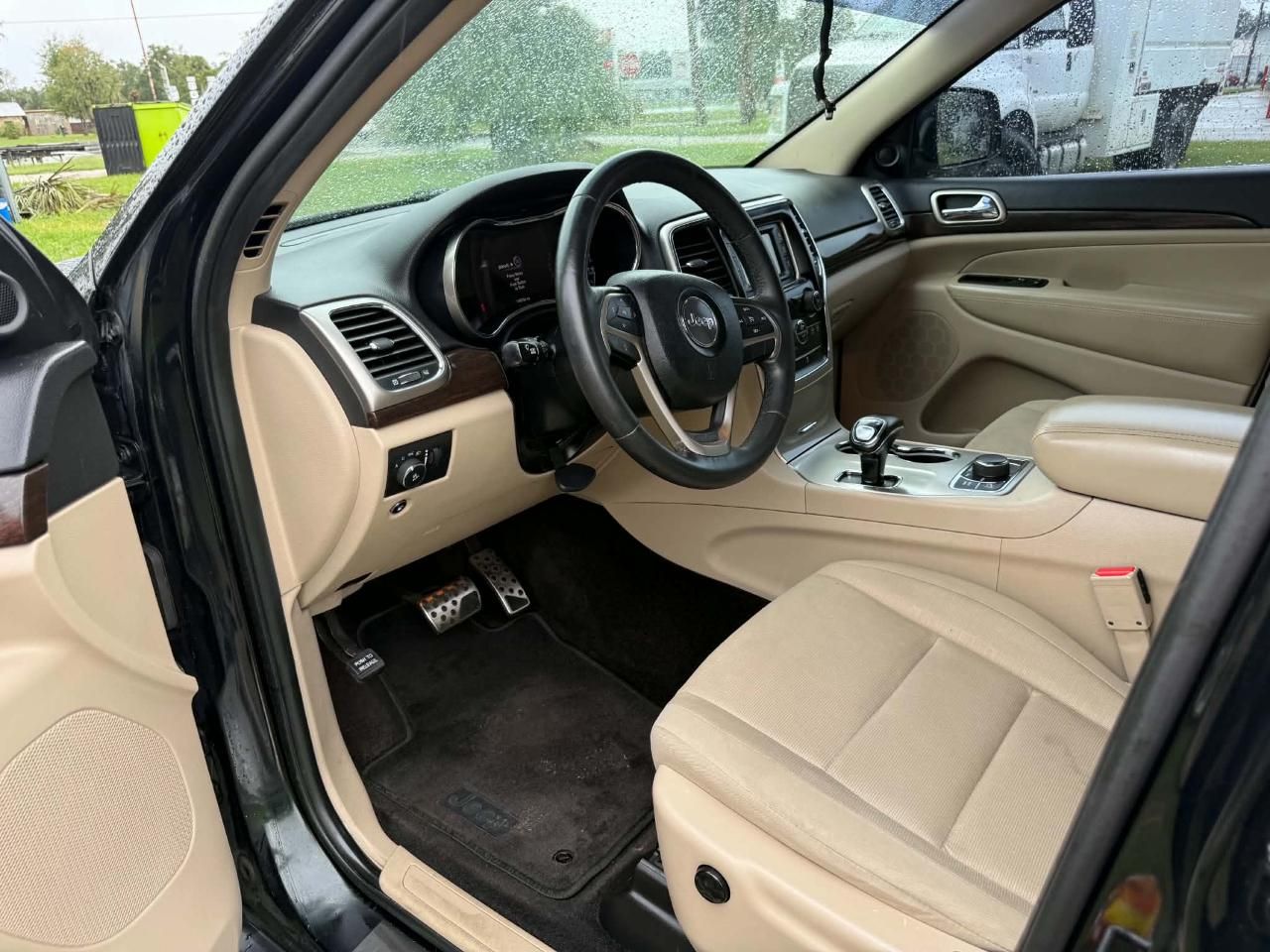 2015 Jeep Grand Cherokee Laredo 4WD photo 16