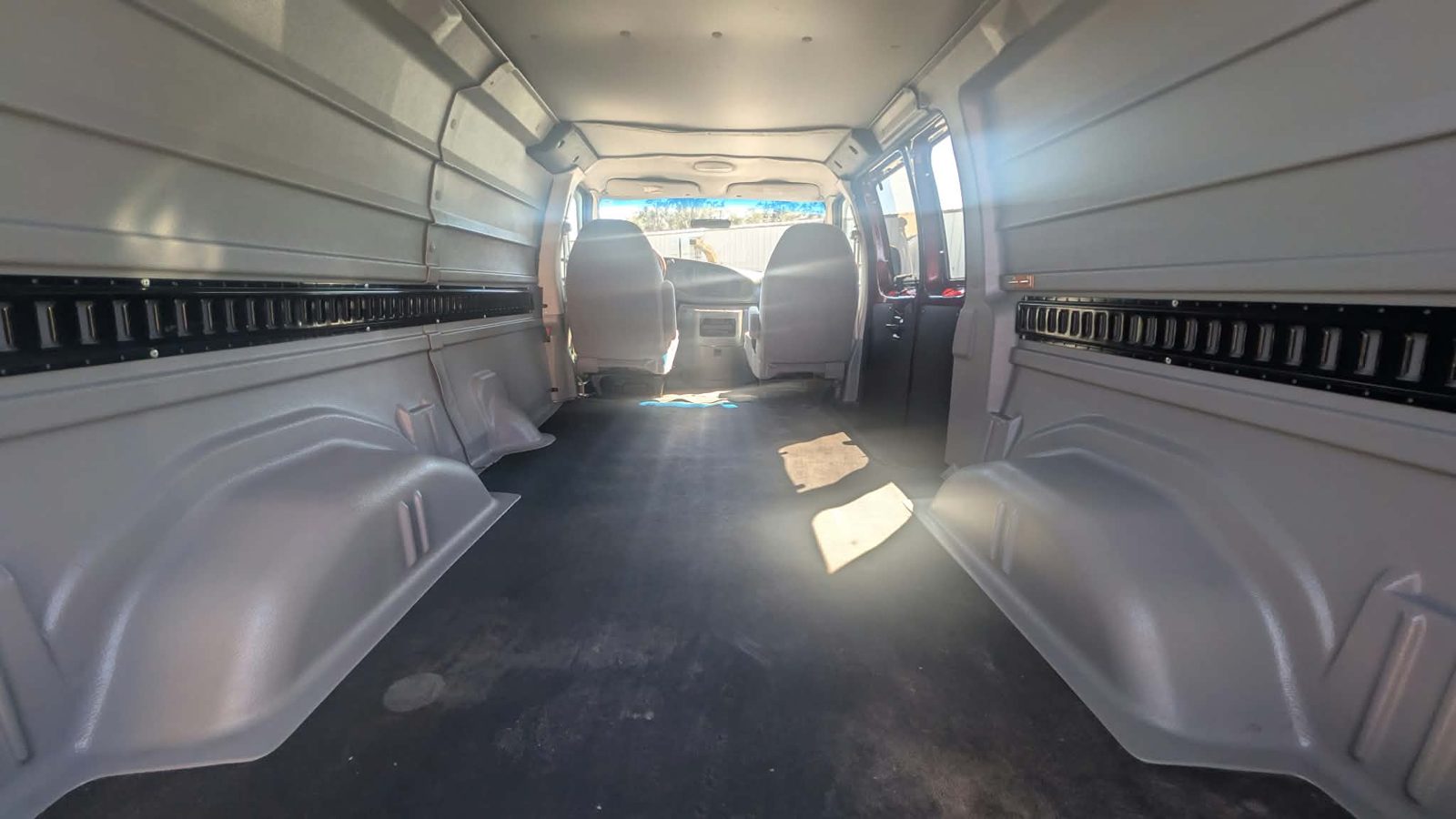 2008 Ford E-150 photo 7