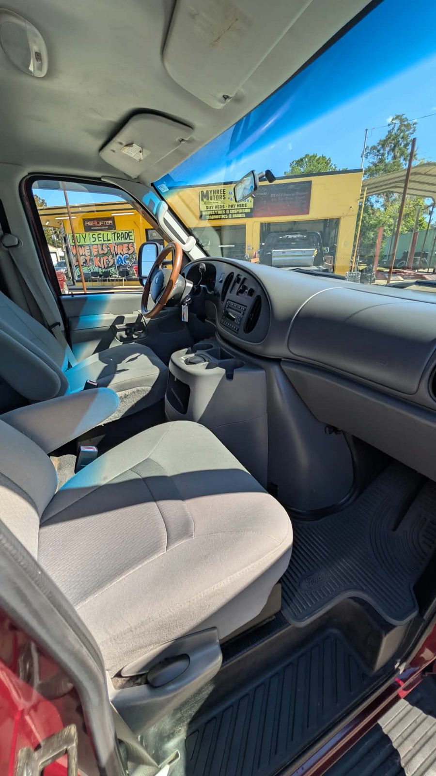 2008 Ford E-150 photo 9