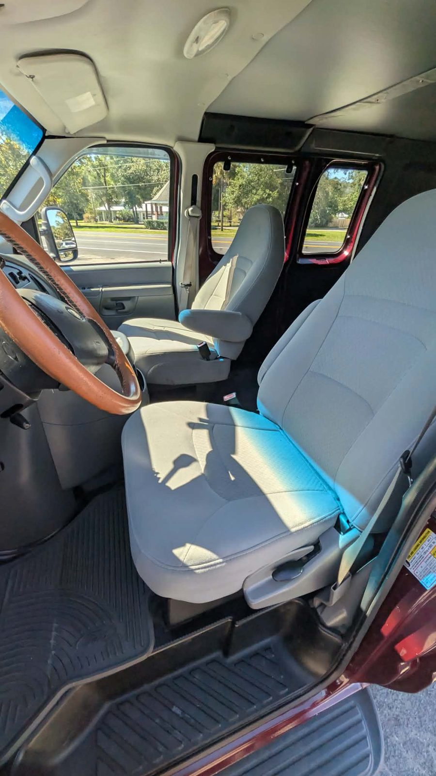 2008 Ford E-150 photo 13