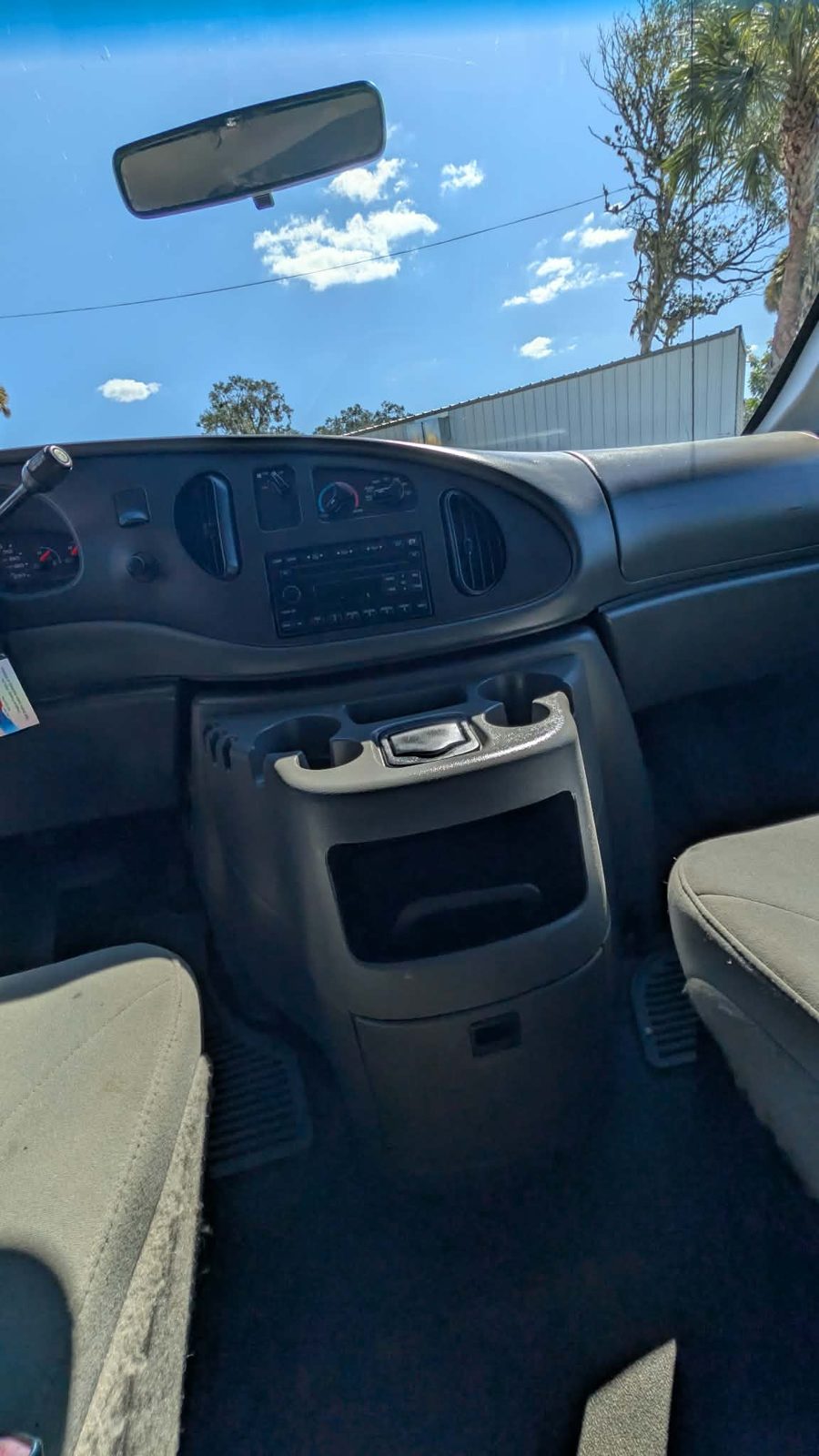 2008 Ford E-150 photo 14
