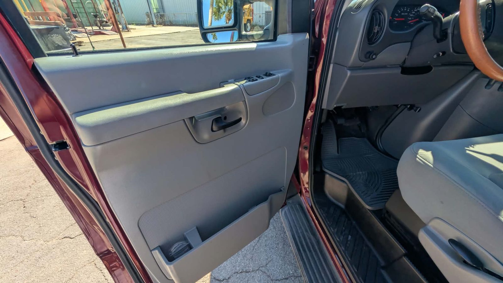 2008 Ford E-150 photo 17